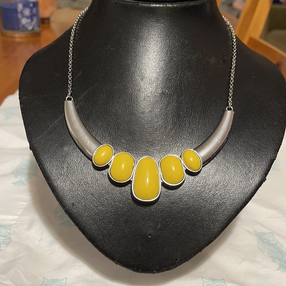Women’s Costume Big Stone Yellow Necklace Size 19 inch